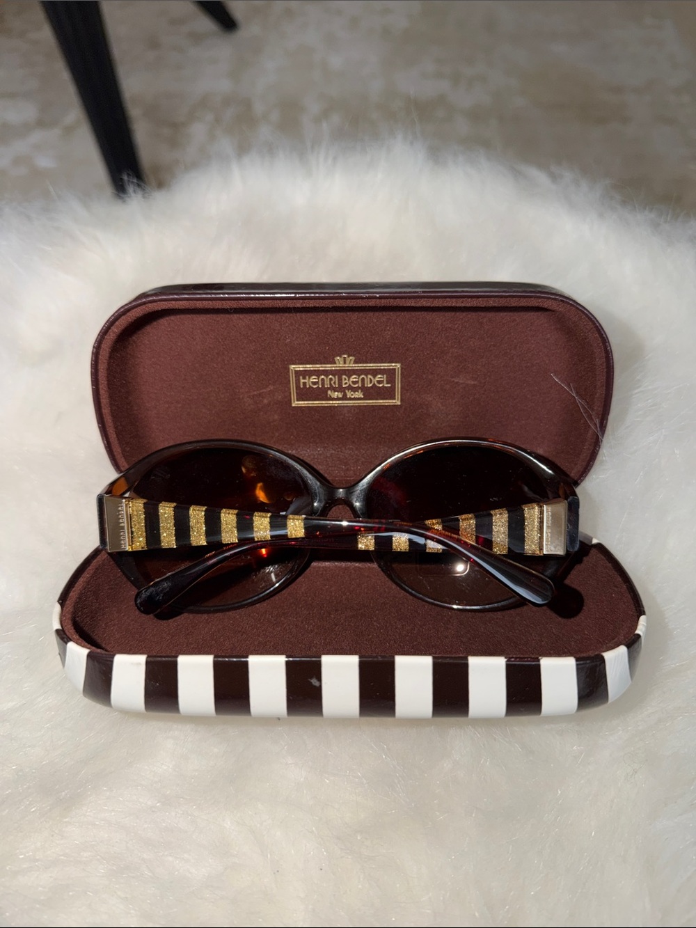 henri bendel Brown Tortoise Sunglasses with Gold Stripe Arms